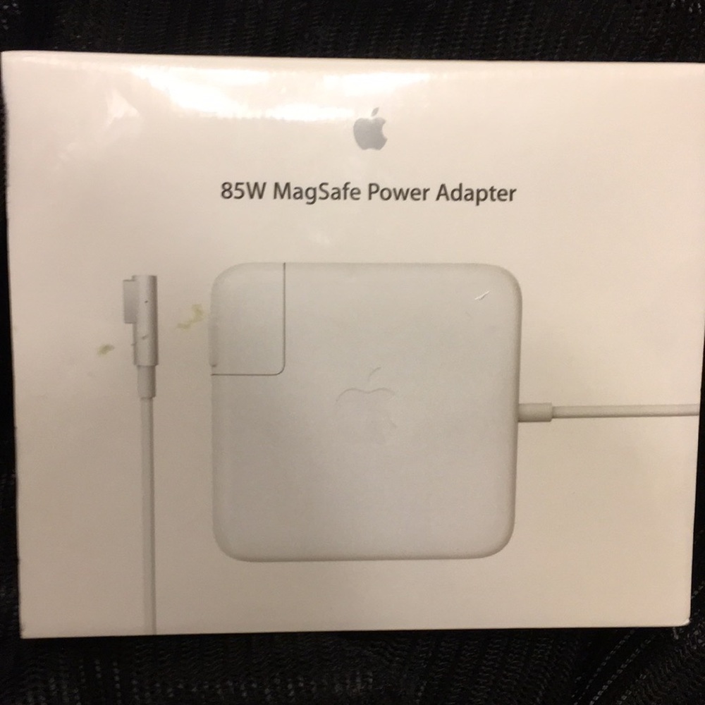 Apple  85W MagSafe Power Adapter